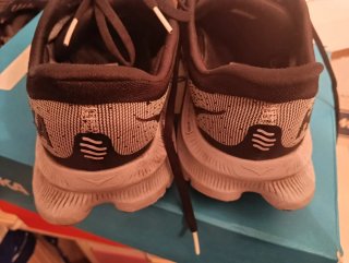 Zapatillas Hoka Negras y Grises