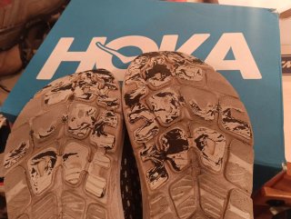 Zapatillas Hoka Negras y Grises