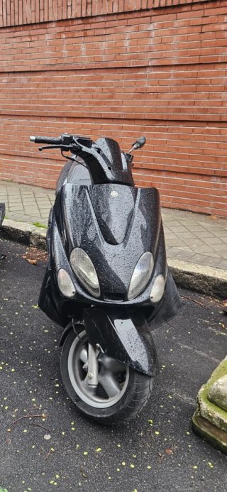 Yamaha Majesty 125 Negra