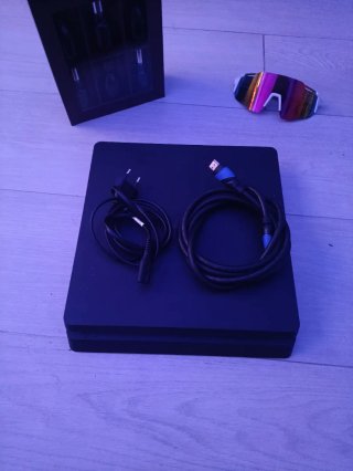 Consola PS4 Slim 1TB + Mando no original