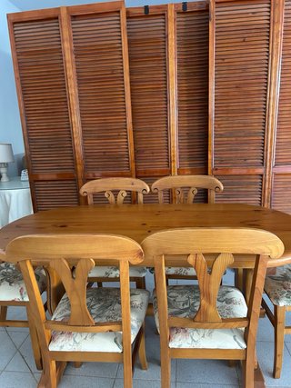 Mesa de madera de comedor con 6 sillas
