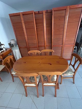 Mesa de madera de comedor con 6 sillas