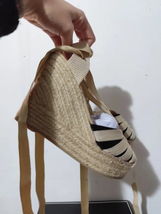 Cuñas esparto con cintas beige y negro