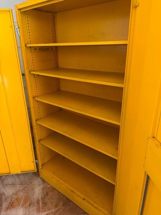 Mueble industrial vintage metal amarillo