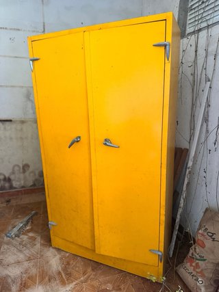 Mueble industrial vintage metal amarillo