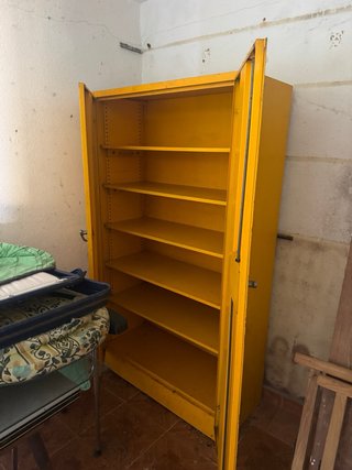 Mueble industrial vintage metal amarillo