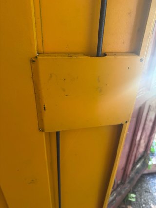 Mueble industrial vintage metal amarillo