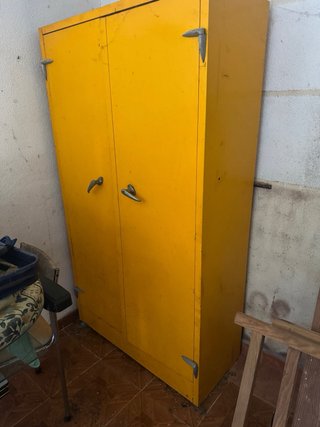 Mueble industrial vintage metal amarillo