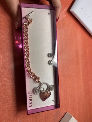 Pulsera Guess Corazón y Pendientes
