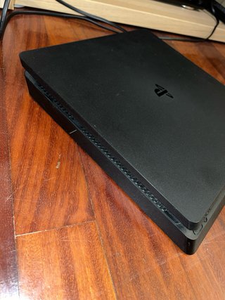 PS4 Slim Negra 1TB + Accesorios