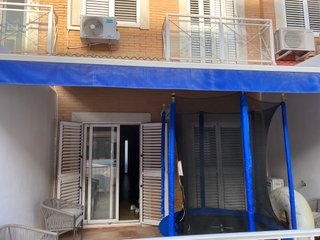 Toldo exterior motorizado con mando