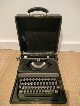Máquina de escribir Hispano Olivetti Antigua