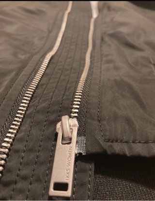 Chaleco bomber negro IKKS