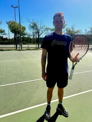 Clases de tenis todos los niveles y edades.