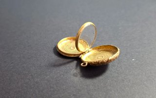 Guardapelos o portafotos antiguo