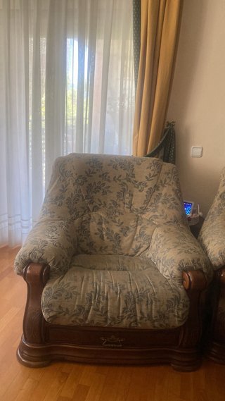 Sofá y 2 sillones de tela y madera