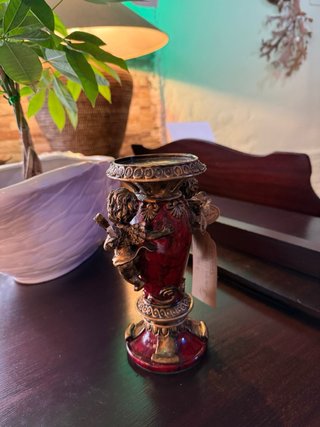 Candelabros DOS resina ángeles dorado y rojo