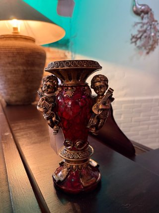 Candelabros DOS resina ángeles dorado y rojo