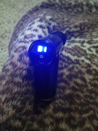 Pistola de Masajes Negra y Dorada