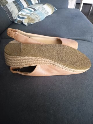 Zapatos con cuña slingback beige/rosa
