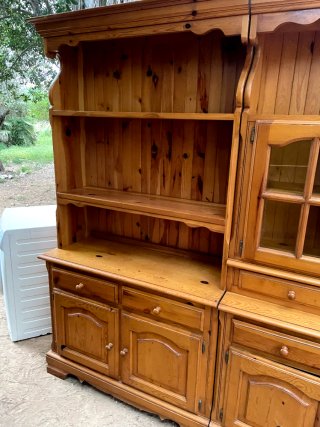 Alacena de madera de pino