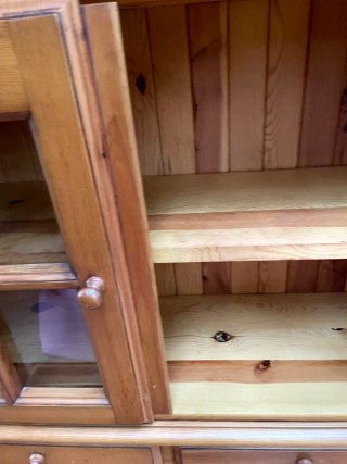 Alacena de madera de pino
