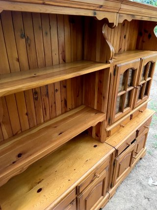 Alacena de madera de pino