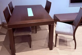 Mueble de salón wengue y cristal.
