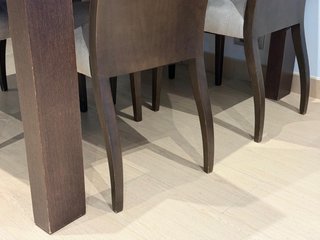 Mueble de salón wengue y cristal.