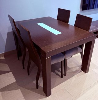 Mueble de salón wengue y cristal.