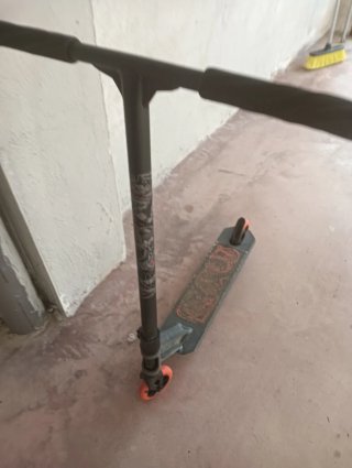 Patinete Patin,nuevo cuesta 80 eur .