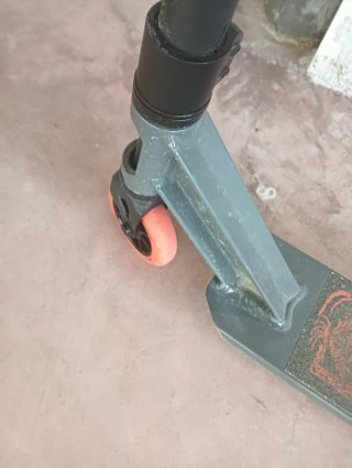 Patinete Patin,nuevo cuesta 80 eur .