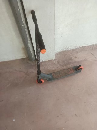Patinete Patin,nuevo cuesta 80 eur .