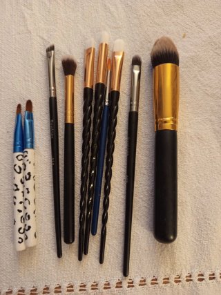 Set Pinceles Maquillaje Negro y Dorado