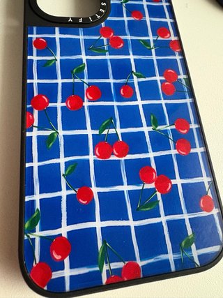 Cover Casetify iPhone 16 con design di ciliegie