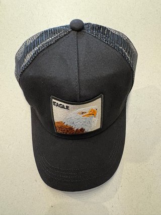 Gorra Trucker Negra Bordado Águila