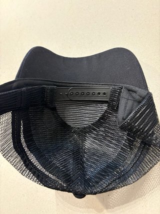 Gorra Trucker Negra Bordado Águila