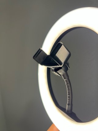 Aro de luz LED pequeño con trípode