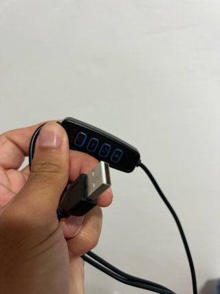 Aro de luz LED pequeño con trípode