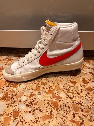 Nike Blazer blancas y naranjas