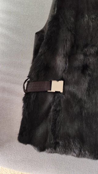 Chaleco de piel de conejo Cortefiel negro
