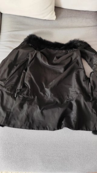 Chaleco de piel de conejo Cortefiel negro