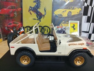 Coche a escala 1:18 Jeep CJ-7