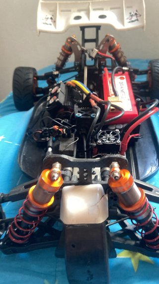 Se cambia o vende  Coche RC todoterreno