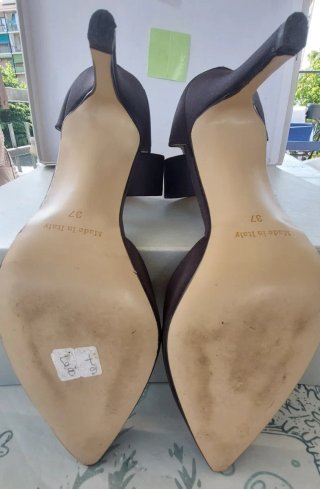 Decolleté nere con fibbia alla caviglia