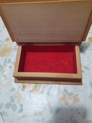 Scatola vintage in legno decorata