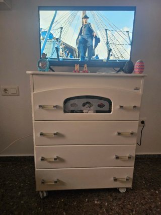 Armario y cómoda infantil en muy buen estado