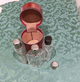 Porta liquori vintage da viaggio in pelle