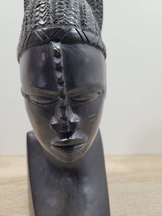 BUSTO AFRICANO TALLADO A MANO