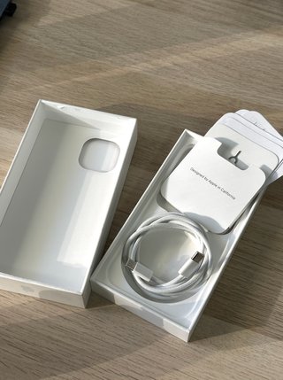 IMPECABLE iPhone 15